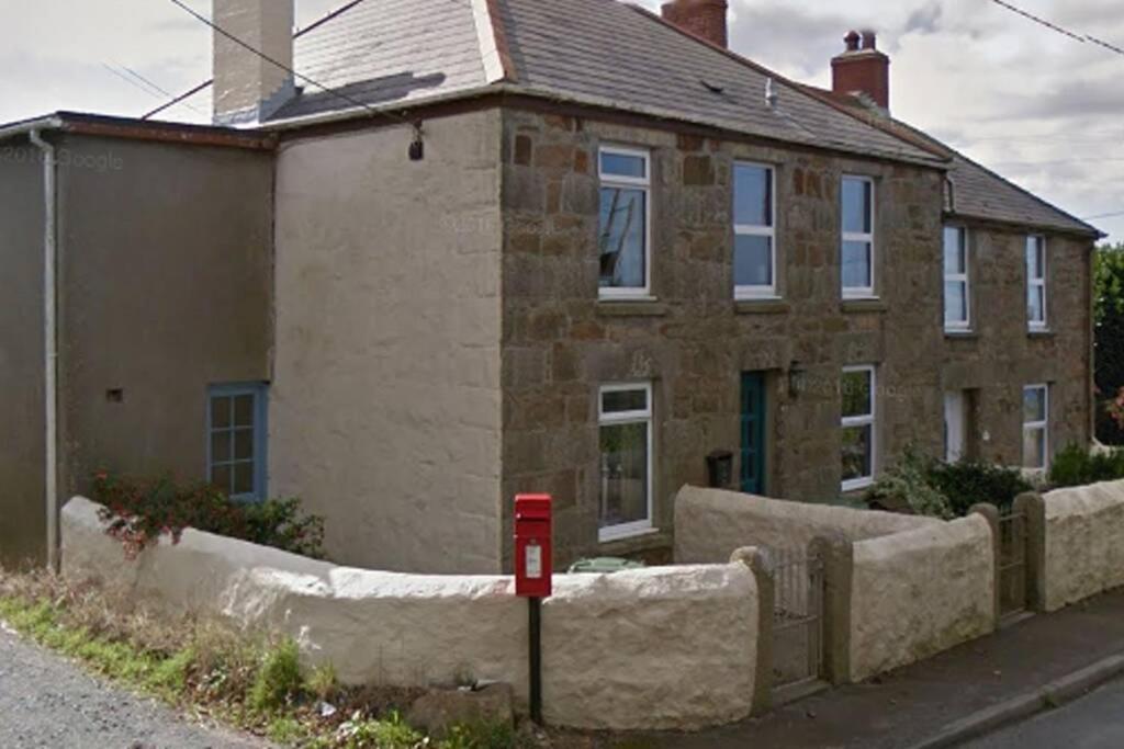 Cosy 2-Bedroom Family Cottage Centrally Located. Leedstown Exterior foto