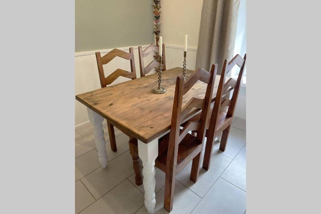 Cosy 2-Bedroom Family Cottage Centrally Located. Leedstown Exterior foto