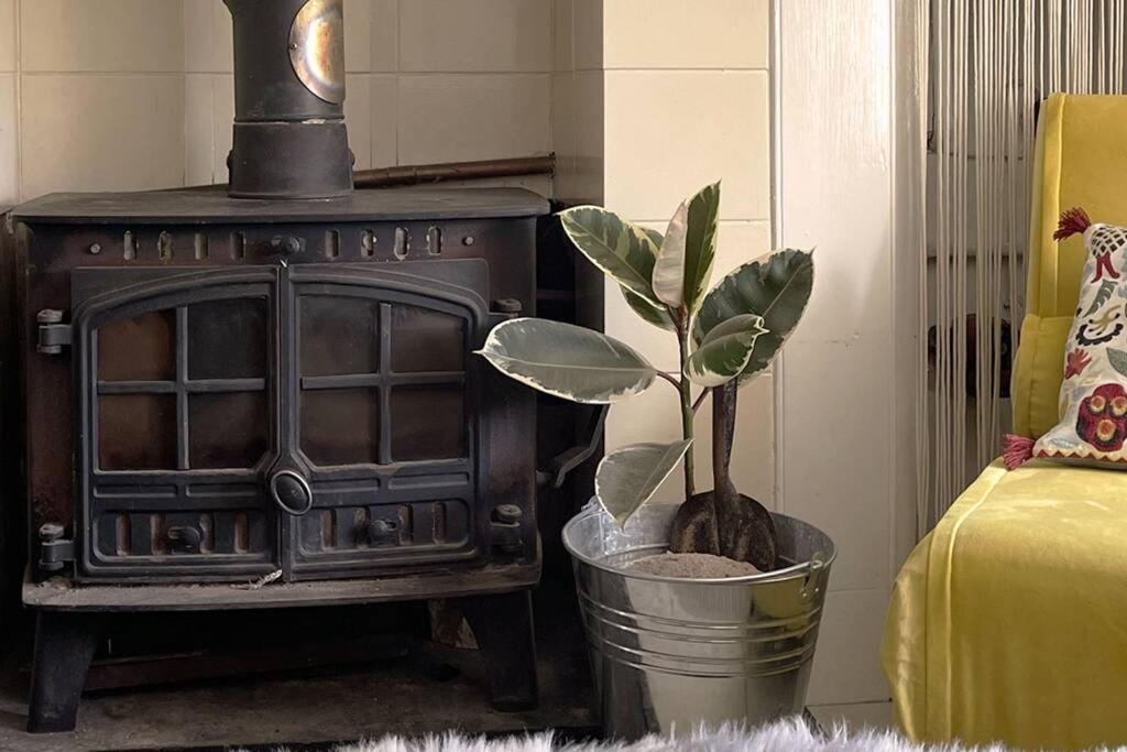 Cosy 2-Bedroom Family Cottage Centrally Located. Leedstown Exterior foto